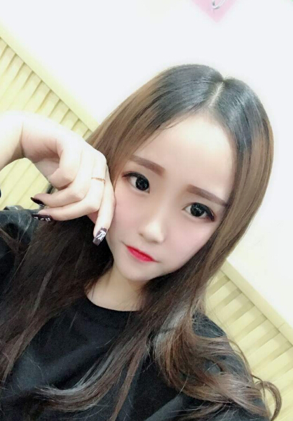 女子丽江乞讨走红 自称貌美如花却不及美女主播2