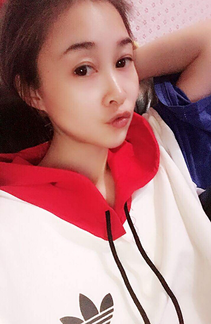 鹿晗微博晒自拍 秀色直播间美女发现狗粮2