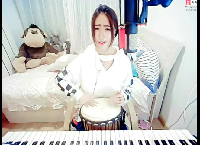美女直播间连麦pk 众多美女汇聚直播间等你来12