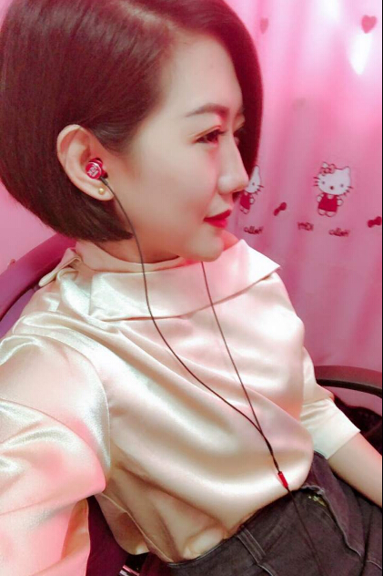 谢娜喜得双胞胎女 为女儿缝制玩具惹主播羡慕4