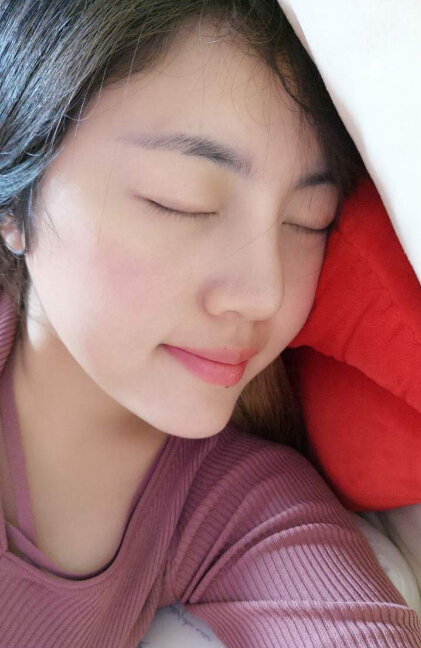 美女主播直播间周年 回馈观众现场送礼1
