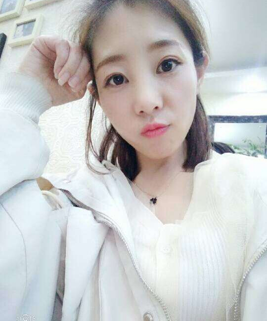 手机维修店女老板当众热舞 美女主播感叹太拼1