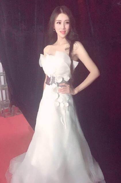 美女主播视频在线笑到停不下来 直播间险中毒要打1208