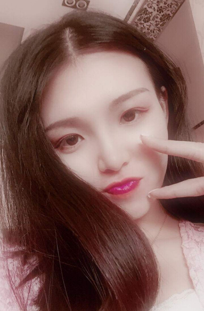 隆诗夫妇罕见自拍发糖 刘诗诗这点让美女主播羡慕1