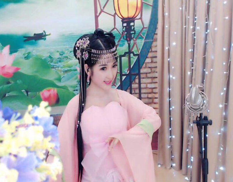 美国女孩穿旗袍惹争论 美女主播这样认为1