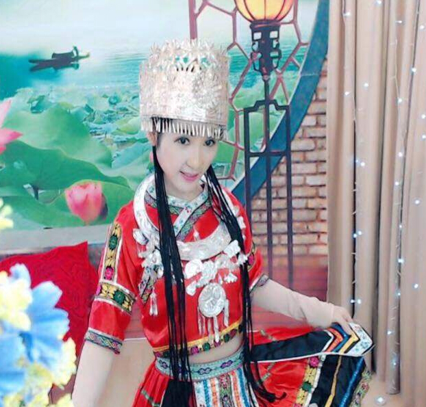 美国女孩穿旗袍惹争论 美女主播这样认为2