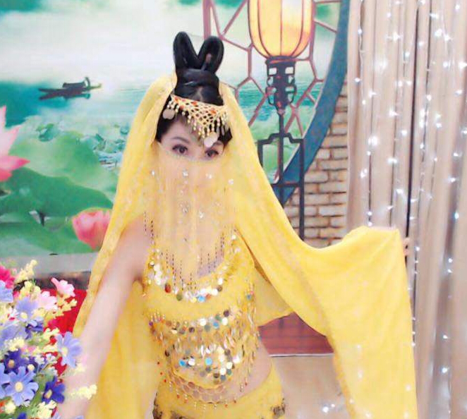美国女孩穿旗袍惹争论 美女主播这样认为3
