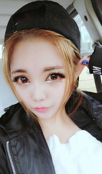美国女孩狠揍猥琐男 美女主播为她鼓掌2