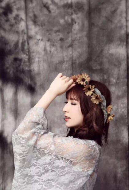 戛纳红毯网红自拍之后又摔倒 美女主播称要靠实力4