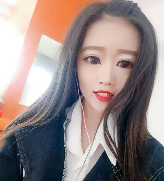 娜扎收工晒吃火锅 深夜放毒美女主播直呼想吃3