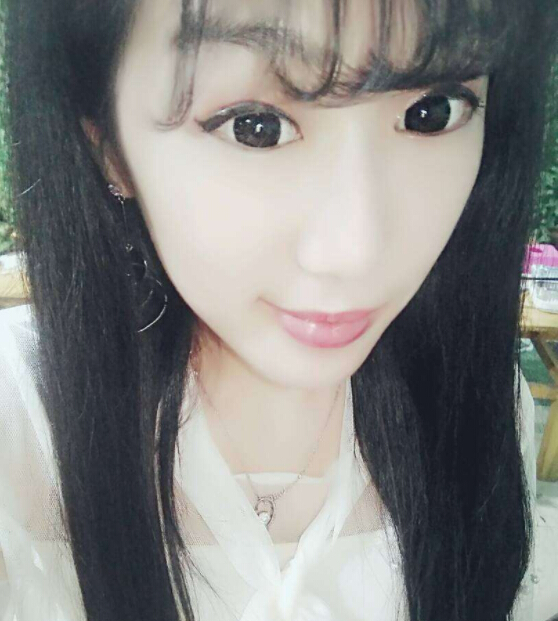 娜扎收工晒吃火锅 深夜放毒美女主播直呼想吃4