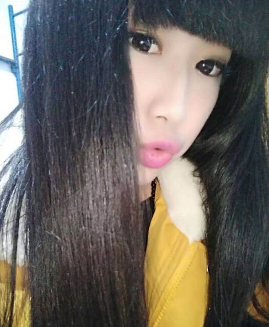 娜扎收工晒吃火锅 深夜放毒美女主播直呼想吃5