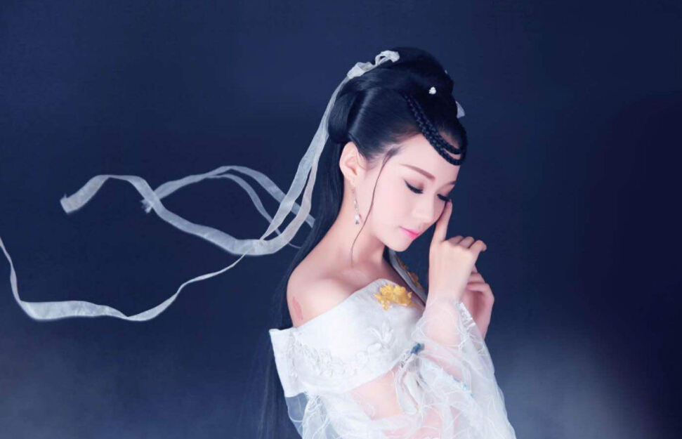 范冰冰遭崔永元爆料天价片酬 美女主播的酬劳是多少5