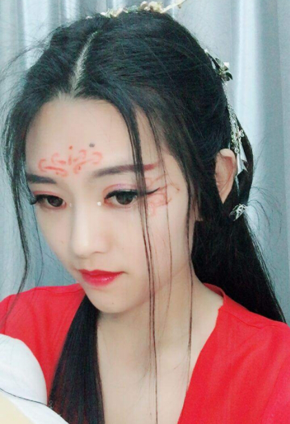 美女直播间视频在线 唱歌主播变吃播3