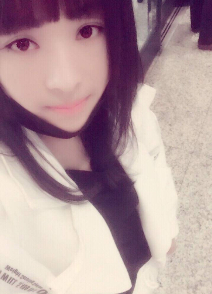 江疏影逛迪士尼自称行走的巨型米妮 美女主播同款照片上线4