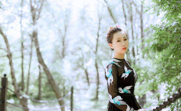 朱丽倩怀二胎显孕肚 刘德华这样说比美女主播还会开车1
