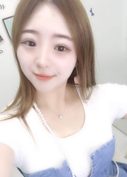 美女主播温馨提示 看世界杯要少熬夜生气1