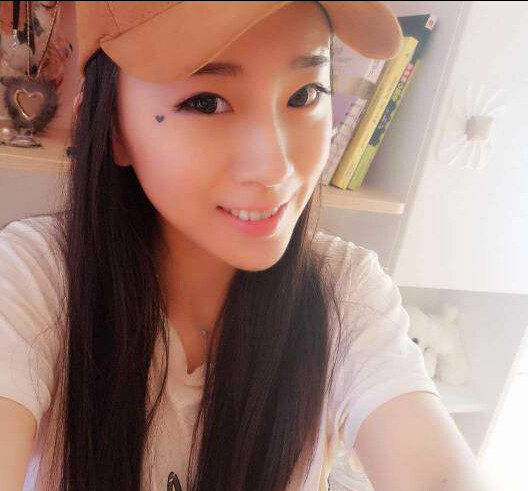美女主播直播间被罚 歪嘴流口水还用纸巾遮住这里4