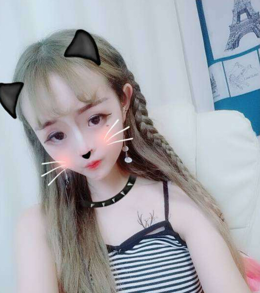张翰微博晒同学聚会合影 美女主播却只关注3