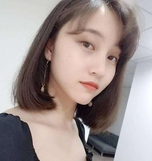 美女主播不满世界杯抢走观众 大哥小号刷礼物大手笔2