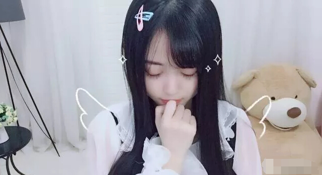 美女主播不满世界杯抢走观众 大哥小号刷礼物大手笔3