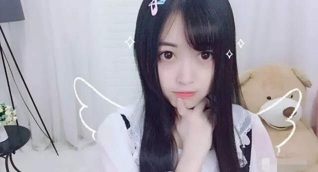 美女主播不满世界杯抢走观众 大哥小号刷礼物大手笔5