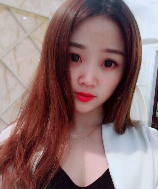 世界杯女记者险遭强吻 美女主播怒斥该男子行为2