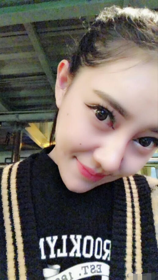 美女主播爱上观众 喜欢主播的大哥要上天台3