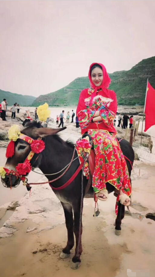 美女主播爱上观众 喜欢主播的大哥要上天台4