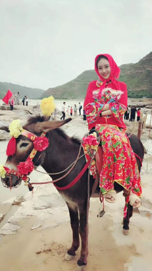美女主播爱上观众 喜欢主播的大哥要上天台5