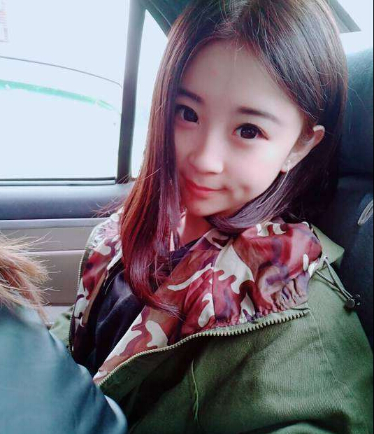 美女主播玩游戏坑 竟让观众去别的直播间3