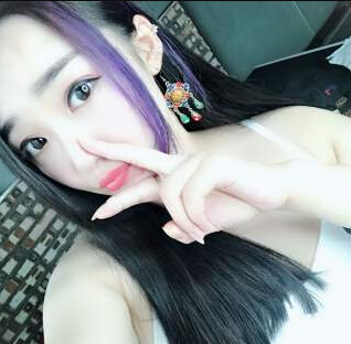 美女主播比赛输了被罚痒 却被直播间大哥批评2