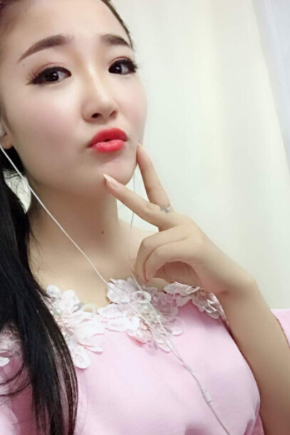 美女主播比赛输了被罚痒 却被直播间大哥批评5