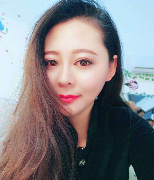 美女主播调整麦克风位置 被批你配不上这个麦3