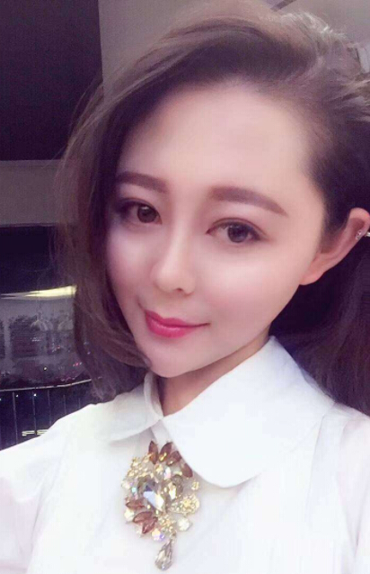 美女主播调整麦克风位置 被批你配不上这个麦4