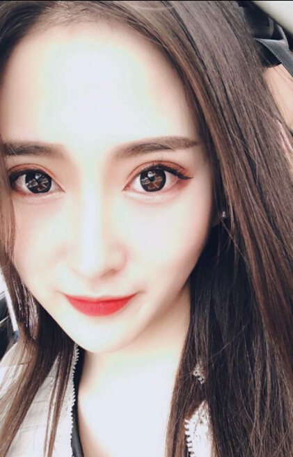 美女直播间惊现董璇 看过之后会发现1