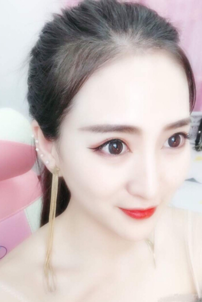 美女直播间惊现董璇 看过之后会发现2