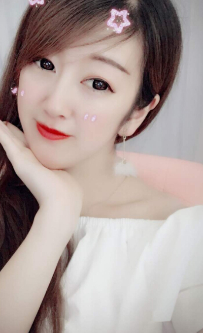 美女主播人美歌甜 来跟萝莉音小姐姐聊天2