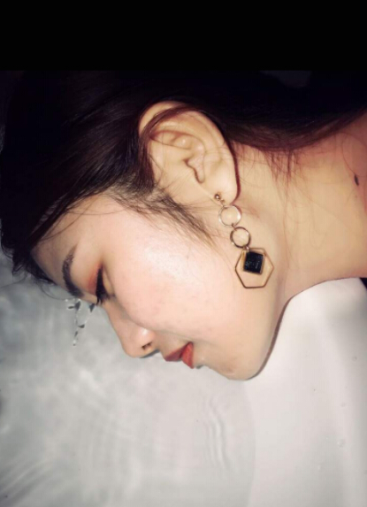 美女直播间在线 美女主播自称包公3