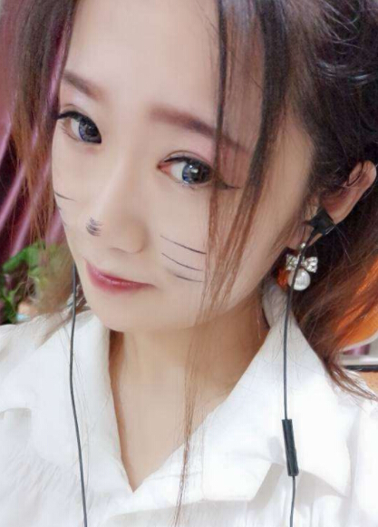 美女主播收丘宝宝 观众却只想要主播的情书2