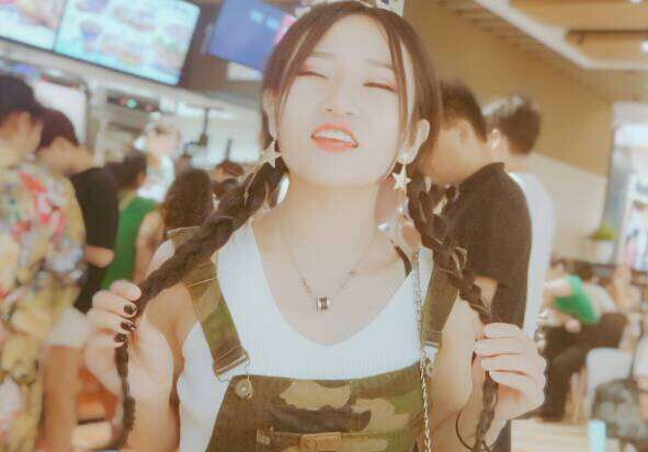 美女直播间在线 送礼物被观众要求走思4