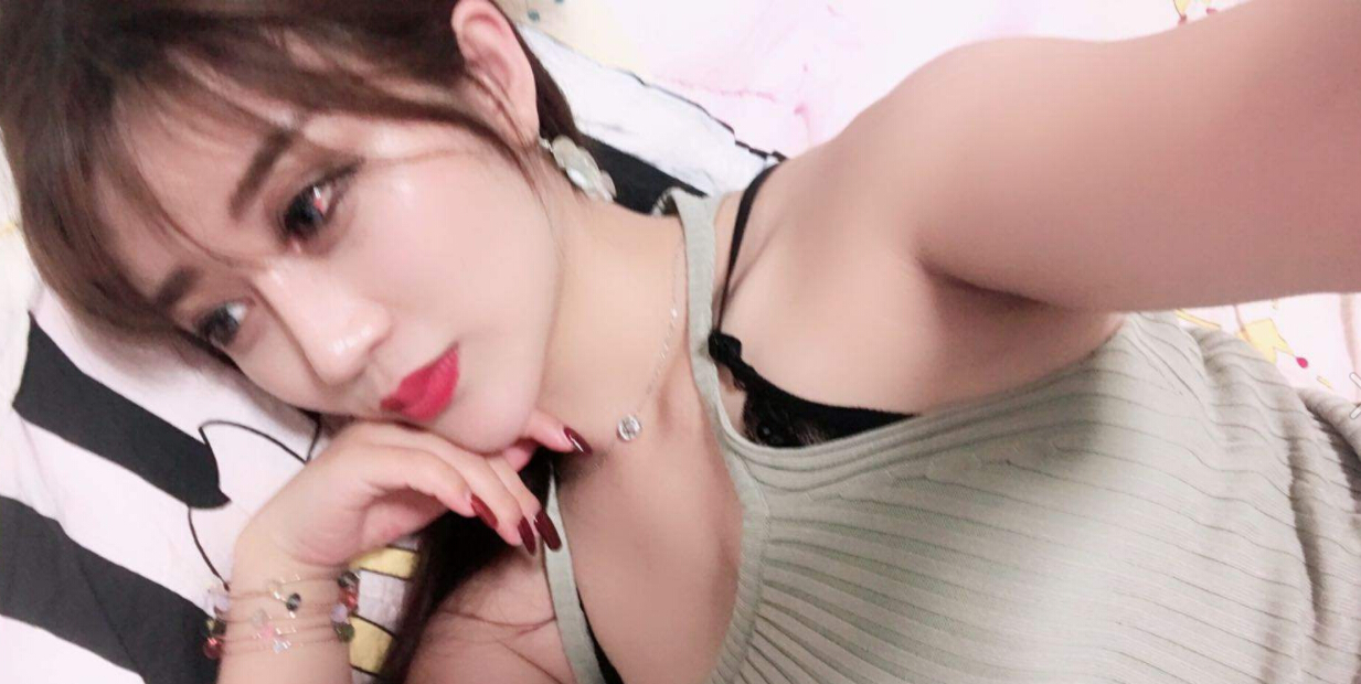美女主播之间没朋友 直播间中需要观众来陪伴2