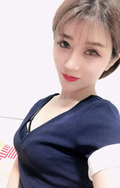 美女主播之间没朋友 直播间中需要观众来陪伴3