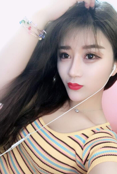 美女主播之间没朋友 直播间中需要观众来陪伴4