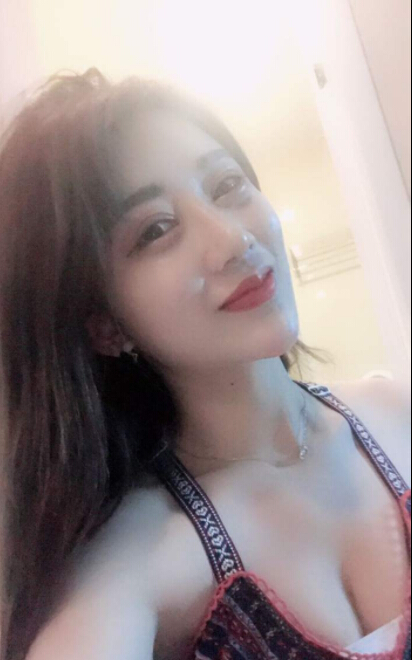 美女主播之间没朋友 直播间中需要观众来陪伴5