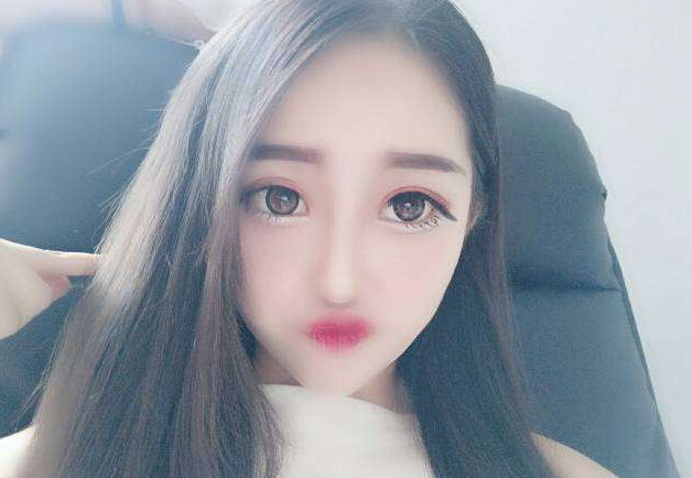 美女直播间送情书 只因观众说喜欢汽水3
