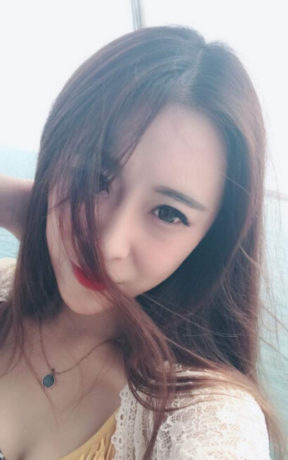 美女主播比心女用户 首次热门只因他6