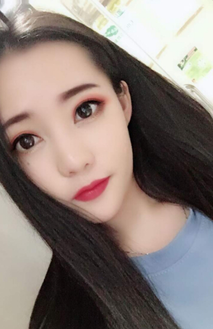 美女直播间观众称长痘 主播直呼痘比脸大1