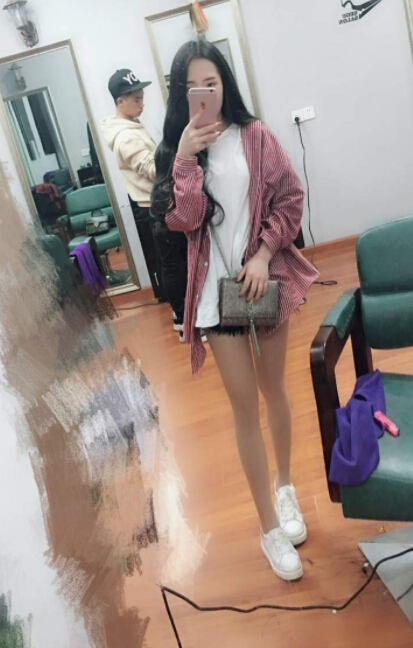 美女直播间观众称长痘 主播直呼痘比脸大5