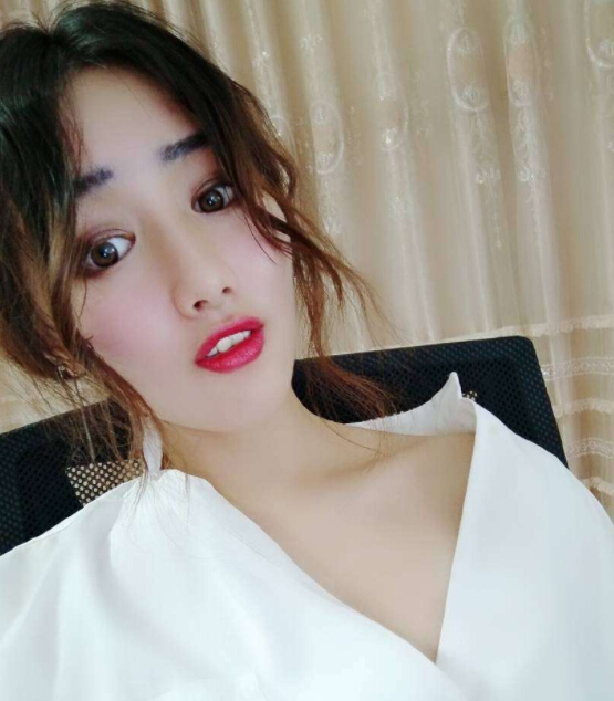 美女主播直播间有毒 玩赛跑太坑主播送情书安慰1